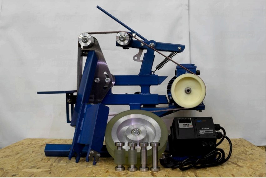 A daráló gyártásához használhat egy hagyományos mosógépből származó hagyományos kollektormotort