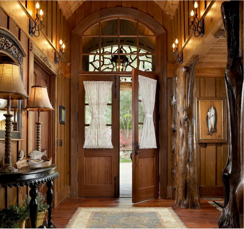 A szilárd ajtókat szépségük, praktikusságuk és természetességük miatt értékelik.