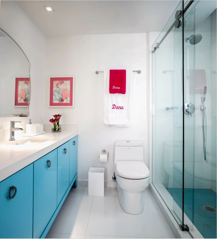 A zuhanyzók üvegajtói elegánsak és kiválóan kiegészítik a fürdőszobák minden stílusát.