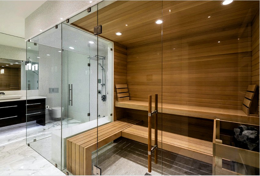 Az üveg és fa kombinációja a fürdőben modernnek és stílusosnak tűnik.