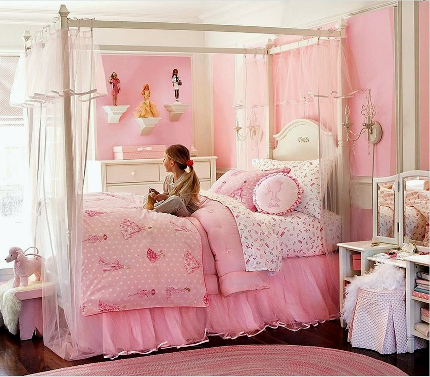 Leggyakrabban a lány hálószobájában lévő előtetők világos színekkel és világos textúrájúak