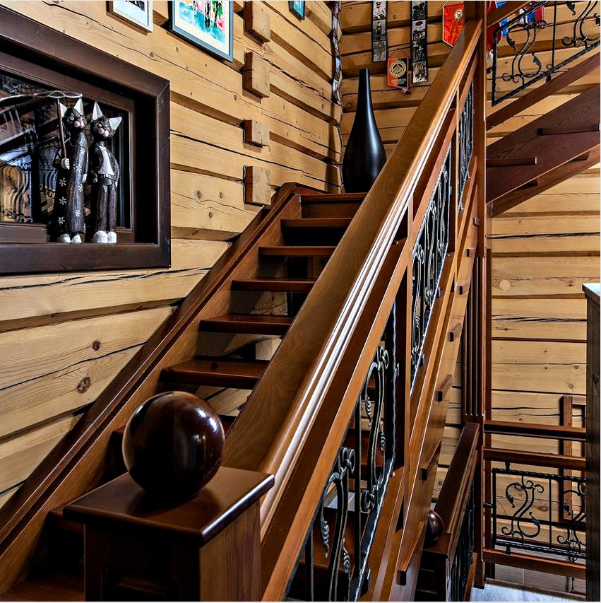 A lépcsők fából készült korlátok az esztétikát, a könnyű felszerelést, a környezetbarátságot és a biztonságot jellemzik