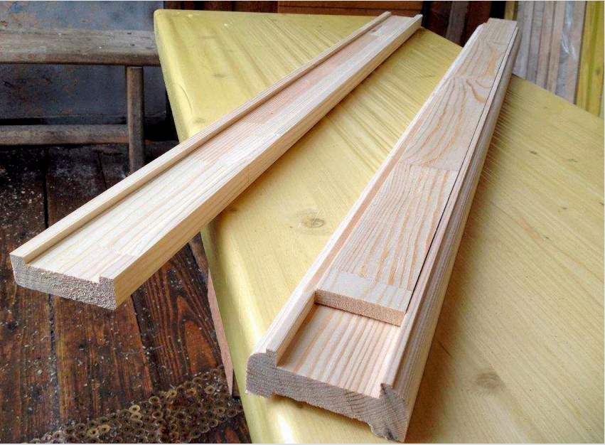 A korlátok fából készült rudakból készülnek, amelyek keresztmetszetének meg kell egyeznie a balkonok keresztmetszetével