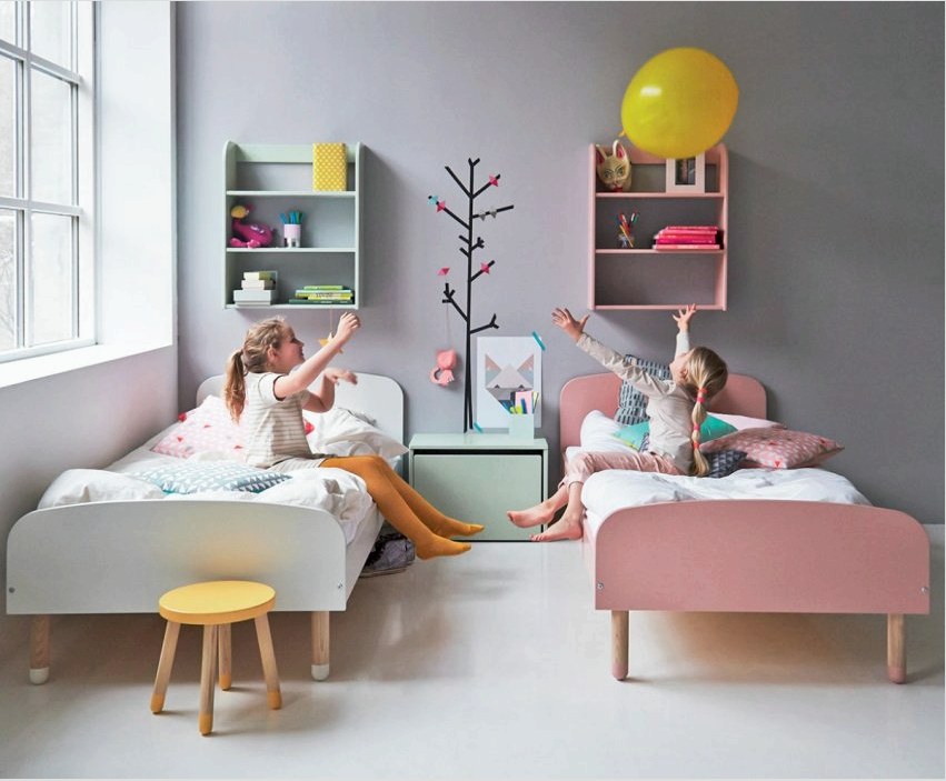 Lakonikus minimalizmus két nővér szobájának kialakításában