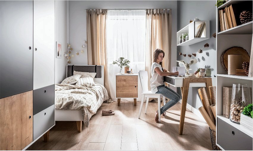 A lányok számára kialakított szoba modern tendenciái a pasztell háttér világos bútorok elrendezéséhez kapcsolódnak