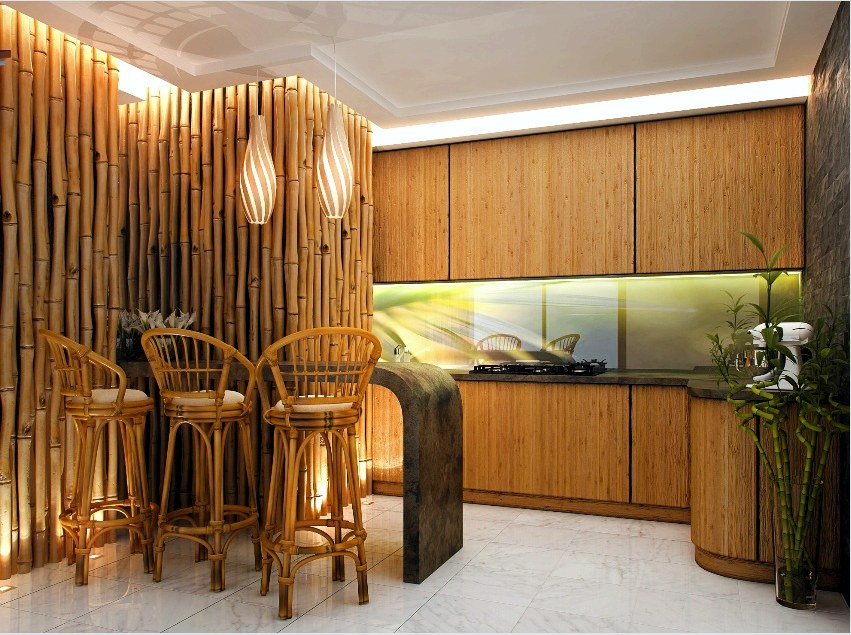 A bambusz, a természetes árnyalatok és az egyedi textúra felhasználása különleges stílusúvá teszi a belső teret, hangsúlyozva a tervezési döntések általános harmóniáját