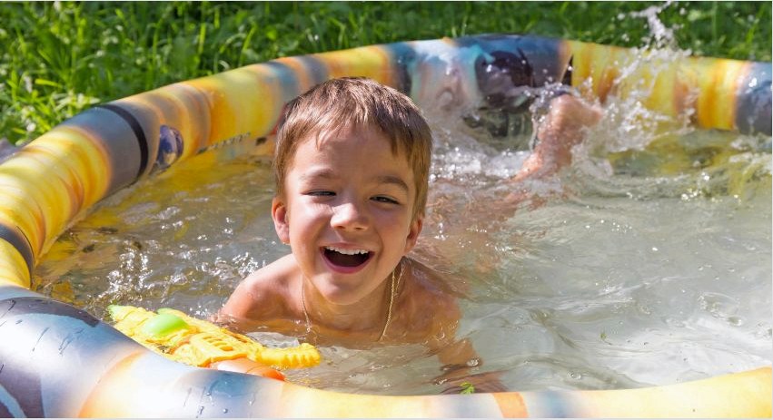 Gyerek medencék nyaralókhoz: nagyon szórakoztató a gyerekek számára