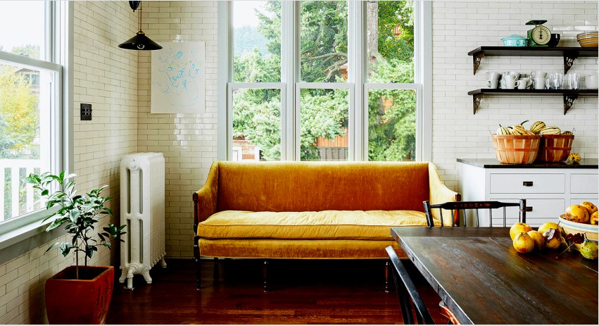 A világos, víztaszító kárpitozott kanapé minden konyha praktikus elemévé válik