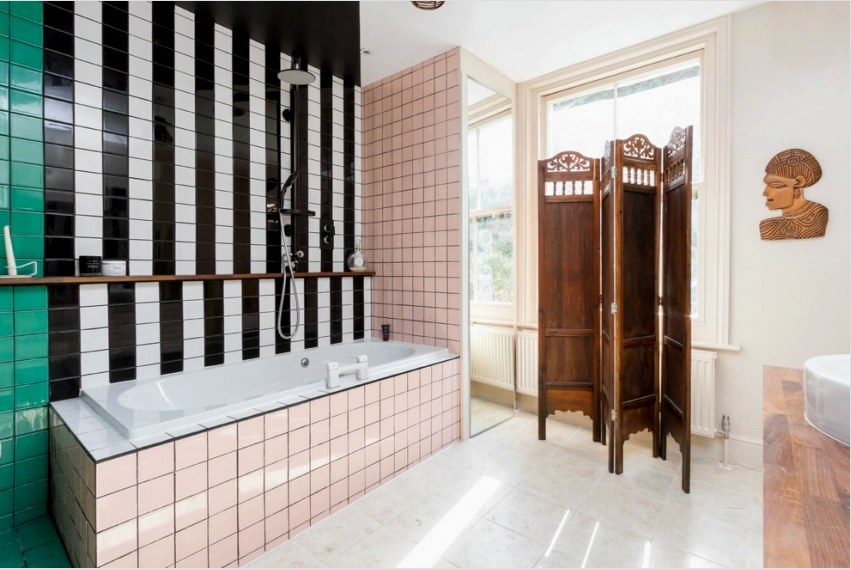 A fürdőszobához használt fényes kerámialapkák segítségével a helyiséget megtervezheti