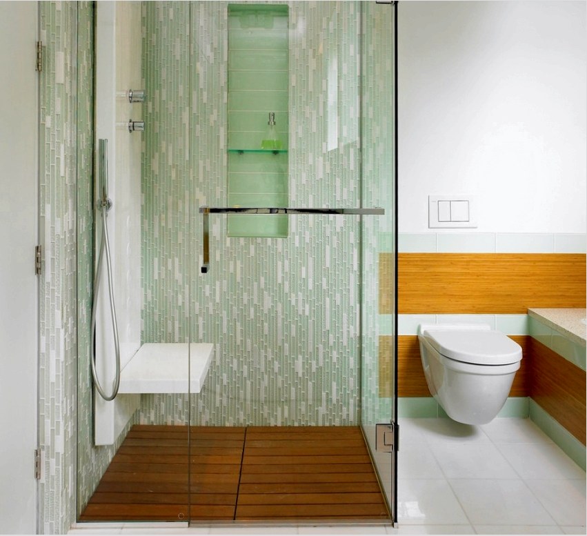 A fürdőszoba helyét vizuálisan eloszthatja kontrasztos színű csempe segítségével.