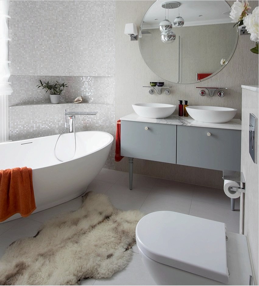 Mozaik csempe a modern fürdőszoba WC-vel kombinálva
