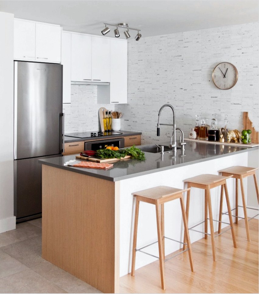 Az egyik legésszerűbb módszer a konyha helyének növelésére, ha azt a nappalival kombinálják, újjáépítve