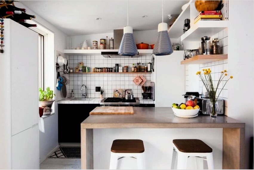 Világos színű bútorokkal vizuálisan kibővítheti egy kis méretű konyha helyét