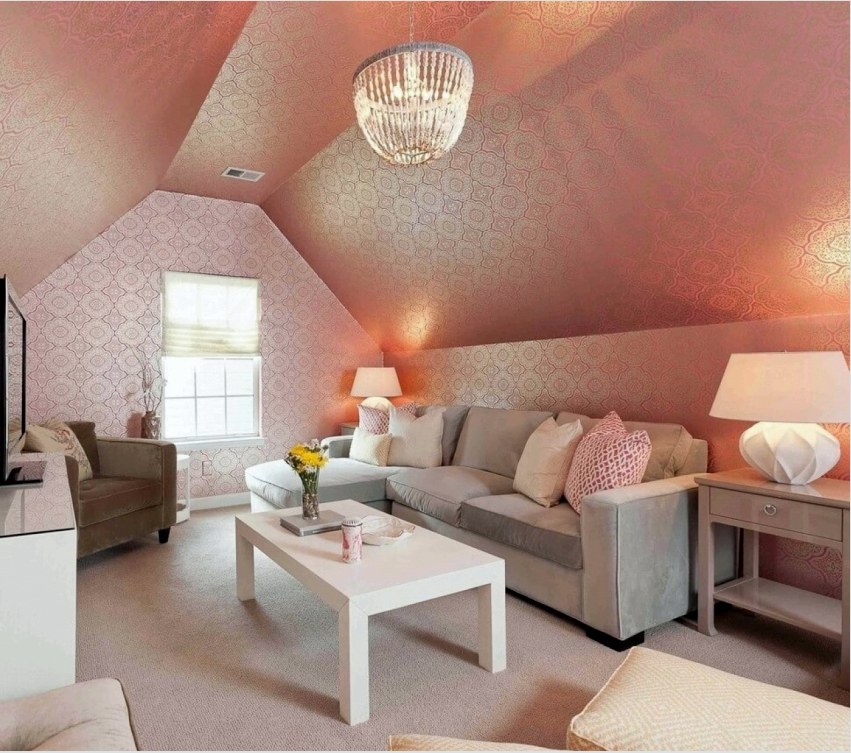 Egy kis tetőtér rendezhető el pihenő- vagy nappali szobaként a vendégek fogadására.