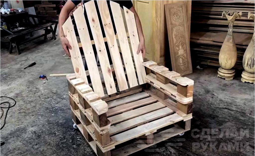 Hűvös fa szék régi raklapokból