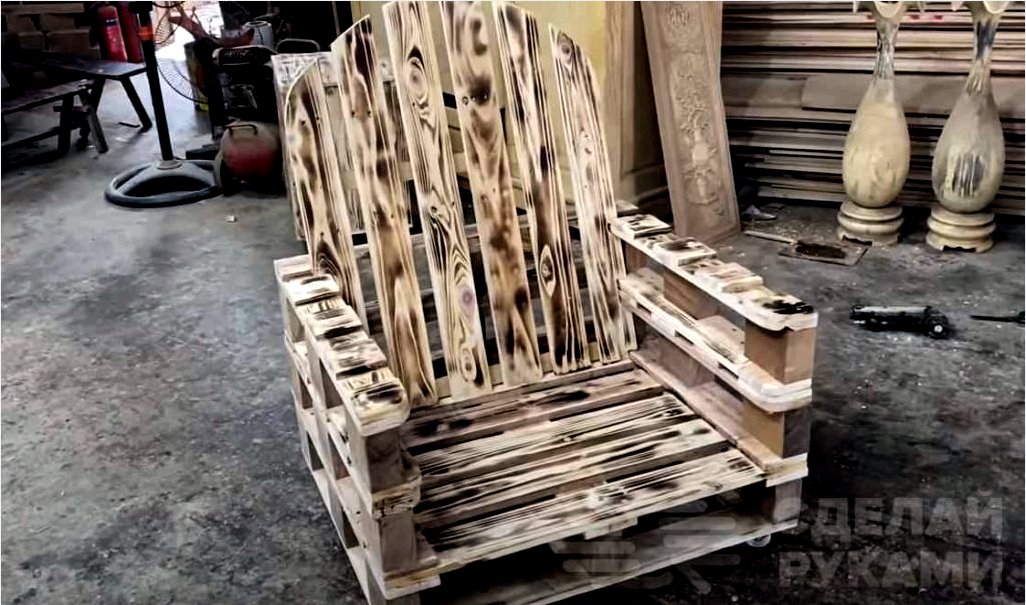 Hűvös fa szék régi raklapokból