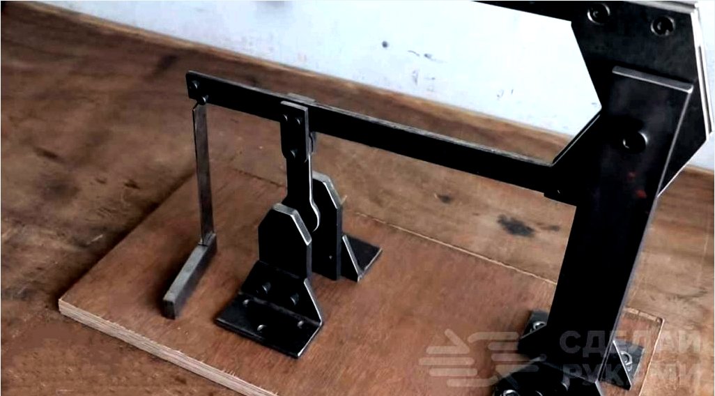 Jigsaw mini gép meghajtóval egy csavarhúzótól