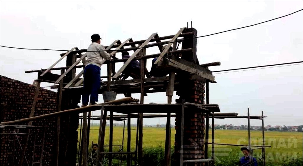 Mester osztály vietnami építőktől: napellenző a kapu felett