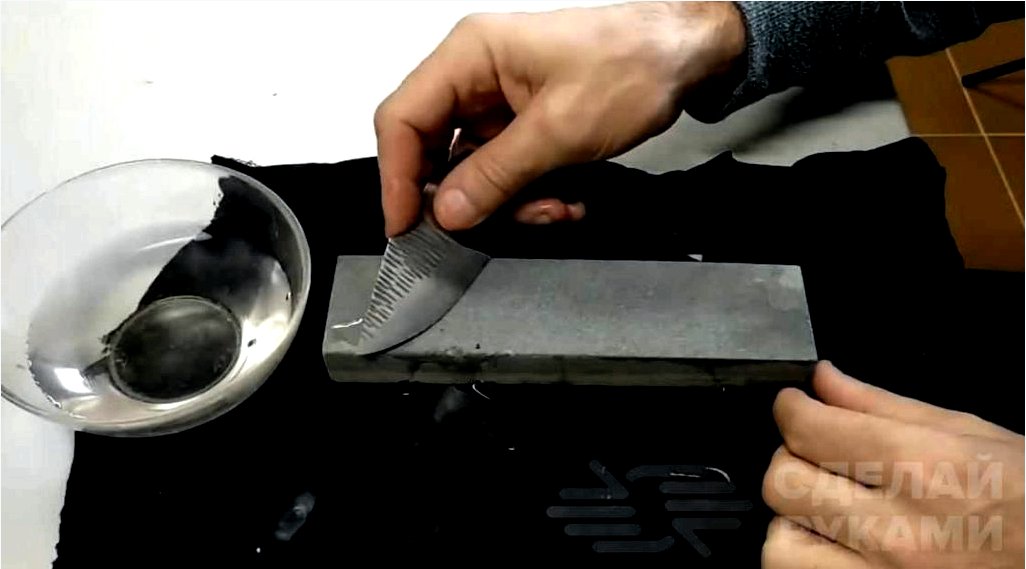 Mini kés egy eredeti "csináld magad" fogantyúval