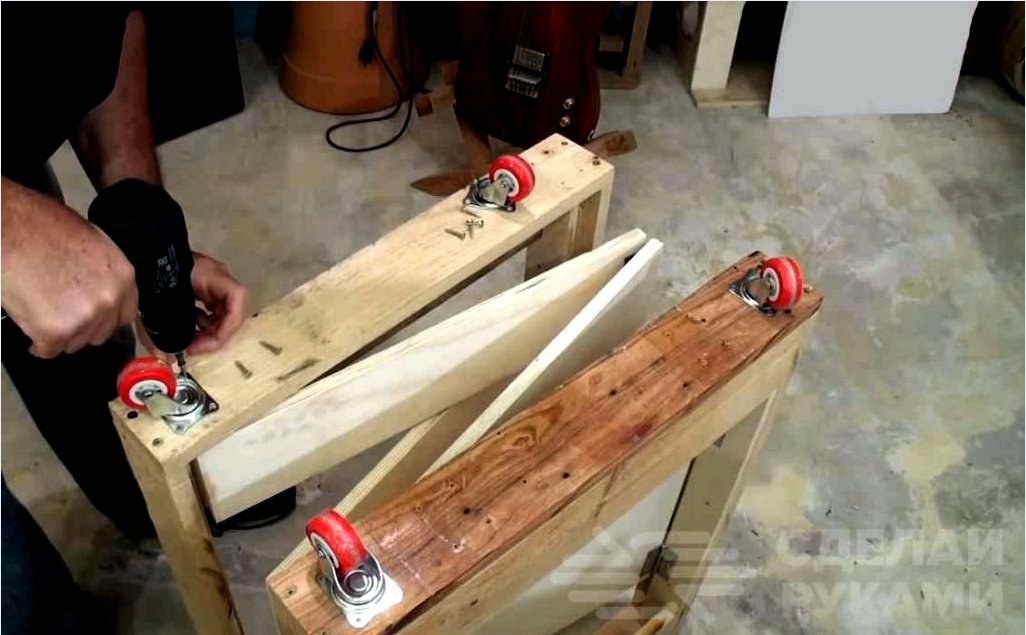 A fából készült, csináld magad kész mobiltelefon összecsukható asztal
