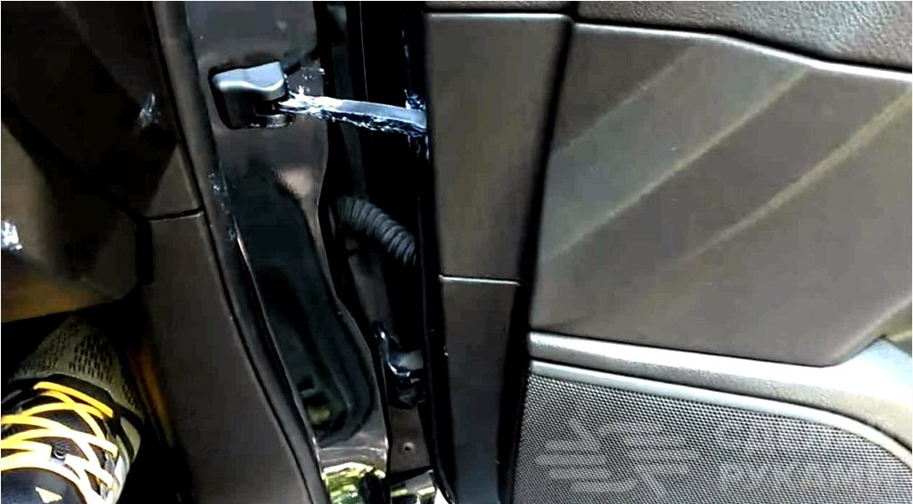 Szappanos zsír az autó ajtajainak