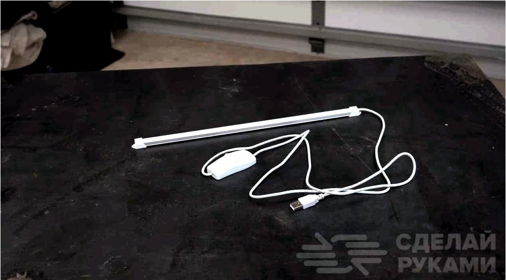 Asztali lámpa rejtett vezeték nélküli töltővel