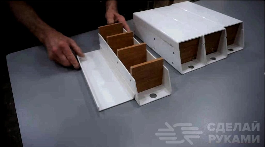 Szervező a hardver tárolására PVC csőből és fából