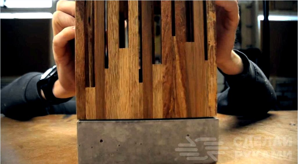Eredeti asztali lámpa betonból és fából
