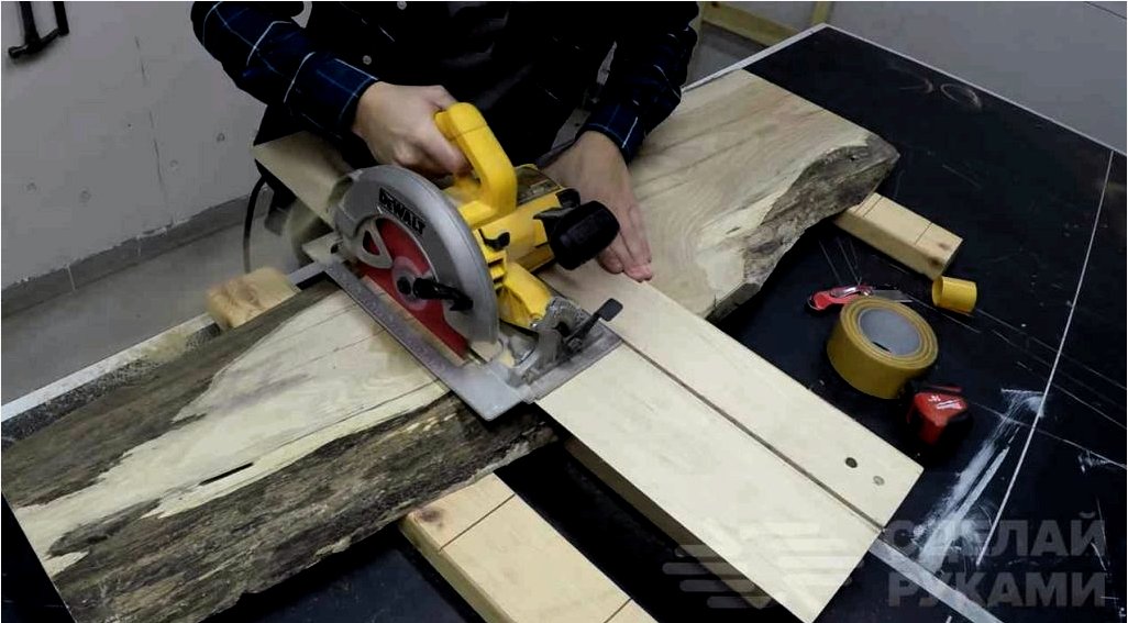 Eredeti pad egy ház fából és profilcsőből