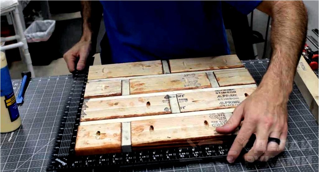 Az eredeti "tégla" asztal fából készült saját kezűleg