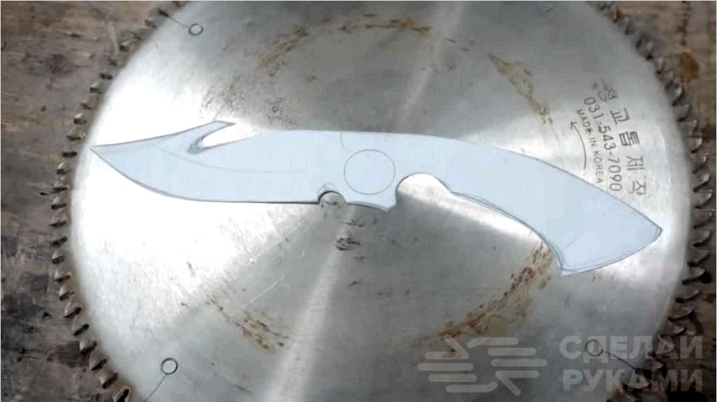 Eredeti kés fűrésztárcsából és markolat fogantyúval