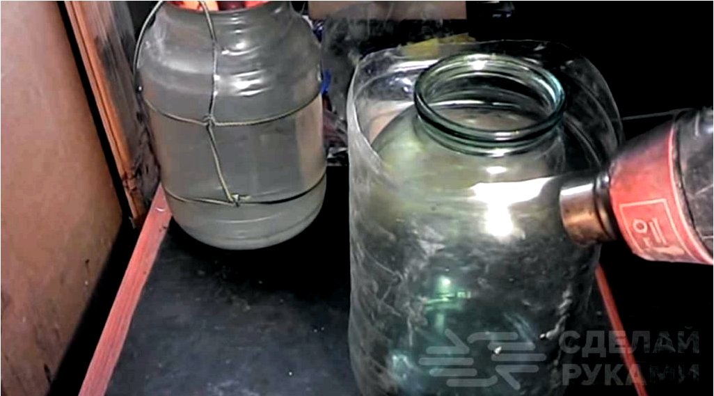 Műanyag burkolat PET-palackok üvegedényeihez