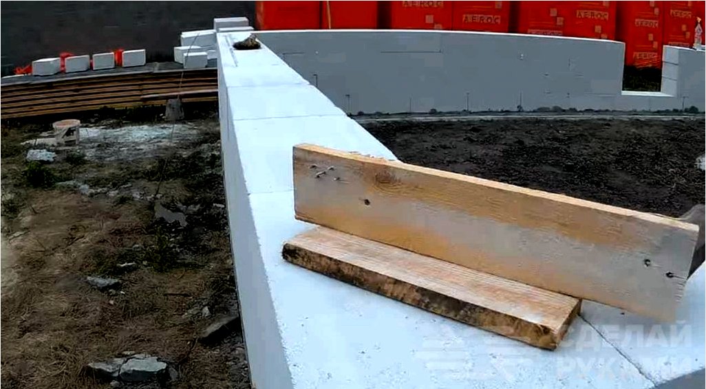 Egyszerű fallemez szénsavas betonhoz táblákból és öncsavarokból