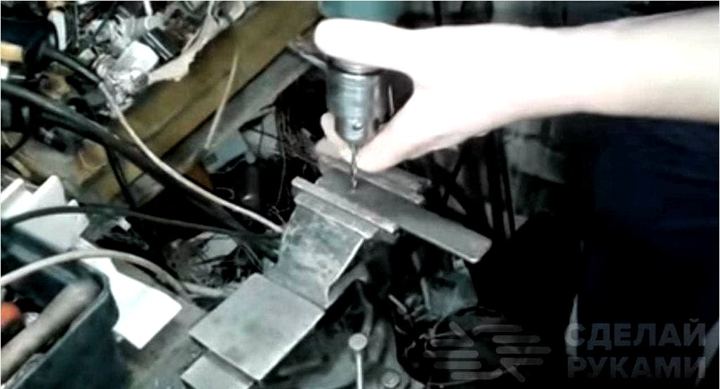 Házi készítésű fegyver fémhulladékból készült műanyag kötéshez