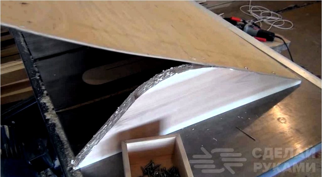 Házi kaparó a hó eltávolításához rétegelt lemezből és táblákból
