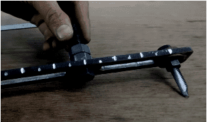 Farostlemez állítható kés a kerek lyukakhoz