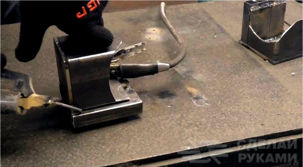 Gép csövek tisztításához sarokcsiszolóktól és fémhulladéktól