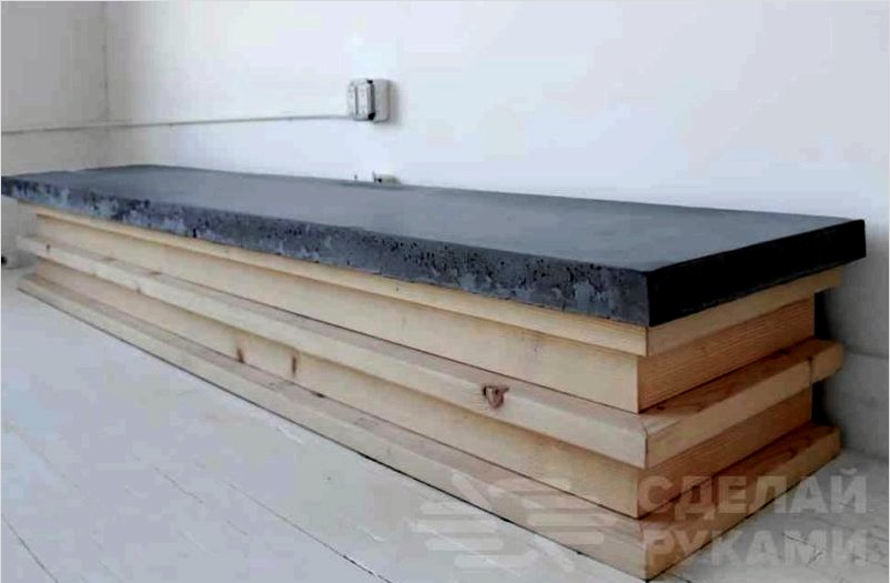 TV-asztal fából és betonból