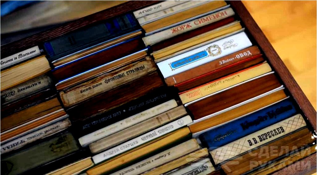 Exkluzív dohányzóasztal régi könyvekből és epoxi-ból