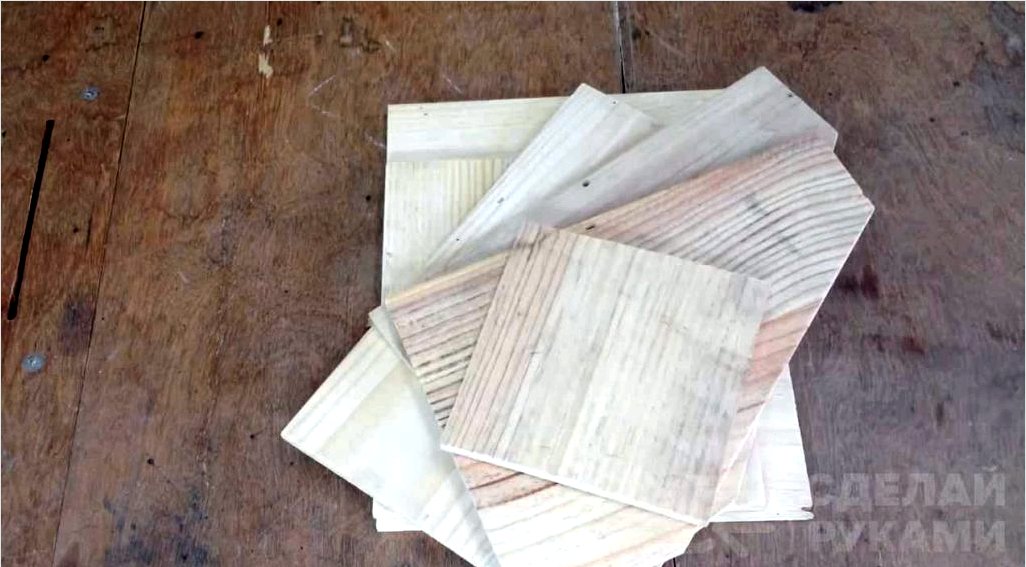 Fából készült papír állvány és irodaszerek
