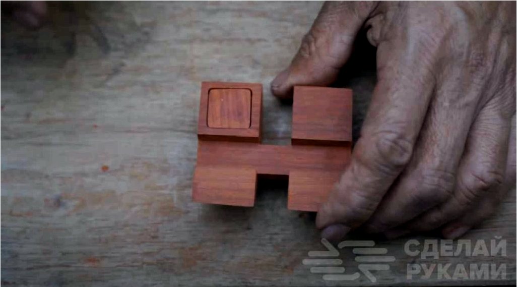 Fából készült doboz puzzle "Meglepetés a szeretettnek"