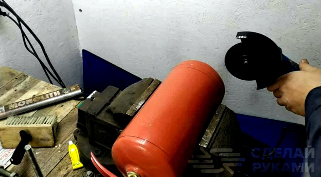Elsősegélykészlet műhelyhez egy régi tűzoltó készülékből