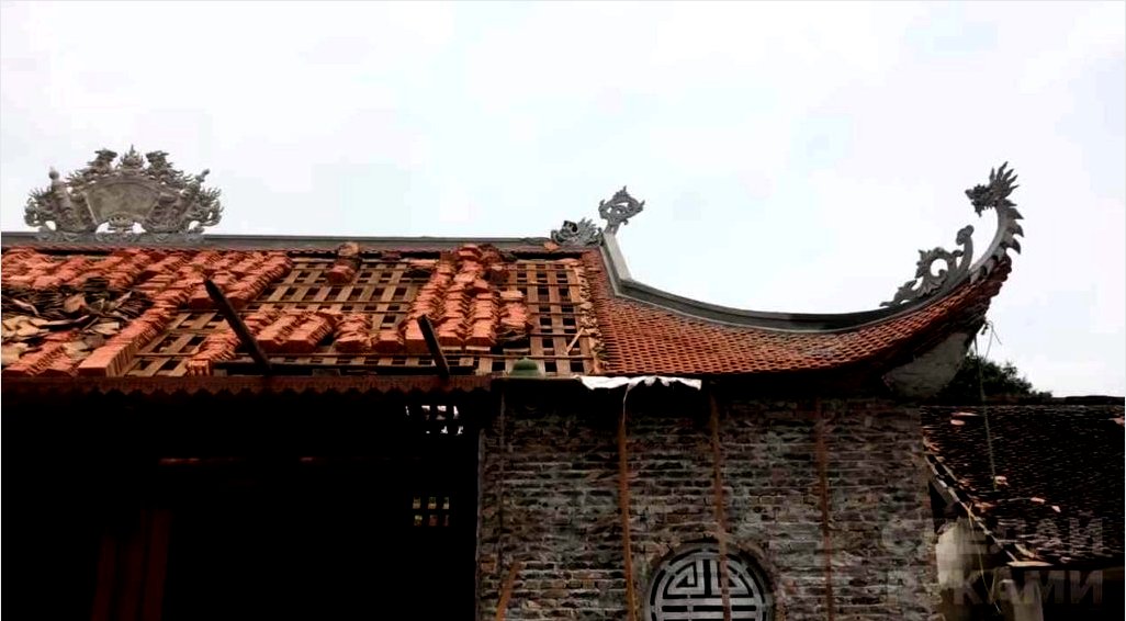 Hogyan éppen a vietnami díszíti templomaik tetejét