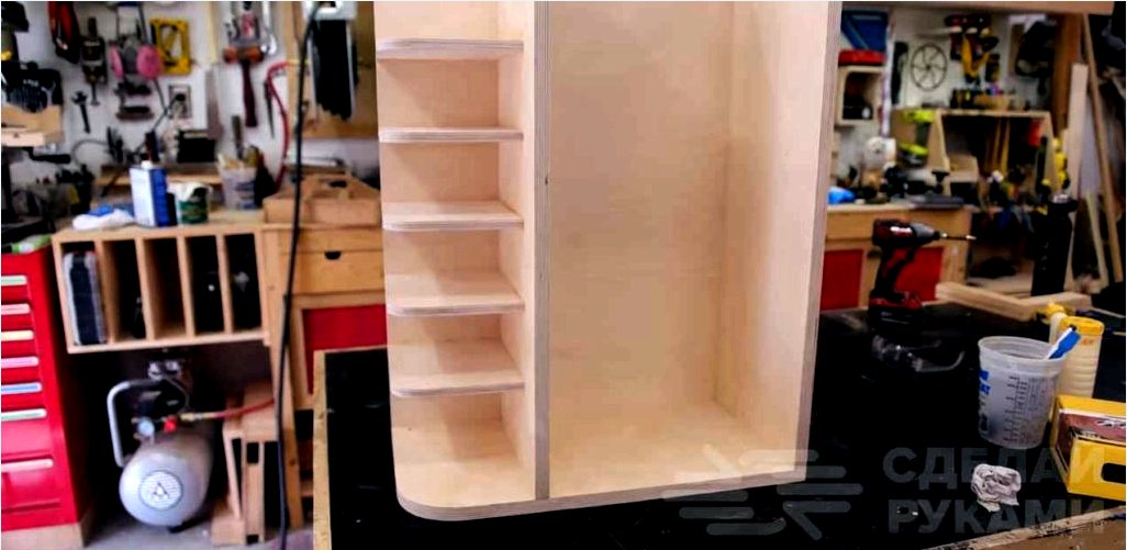 Hogyan készítsünk kényelmes műhelyszervezőt egy régi szekrényből?
