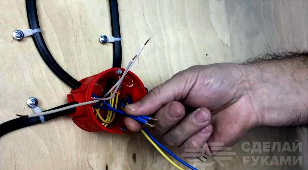 Hogyan csatlakoztathatunk egy 2-kulcsos kapcsolót két világítási áramkörhöz