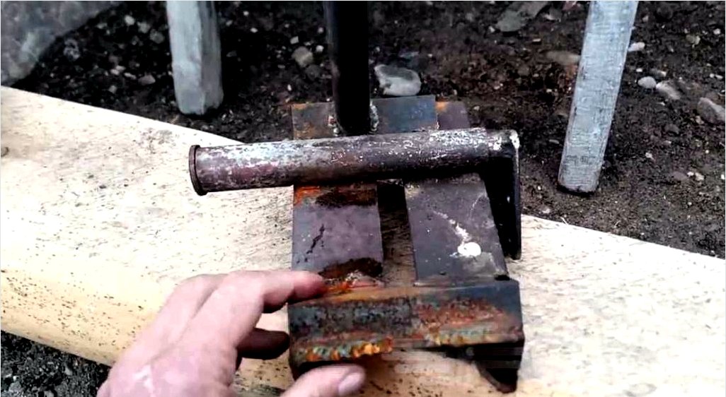 Hogyan készítsünk gerendát láncfűrész segítségével kerek rönkből?