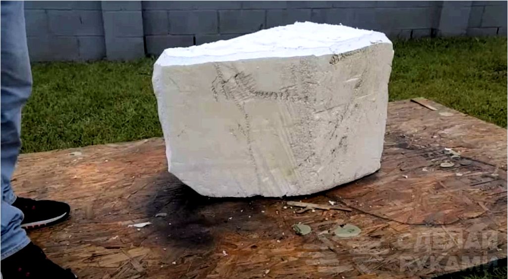 Hogyan készítsünk egy "kő" táblát cementből és habosított polisztirolból