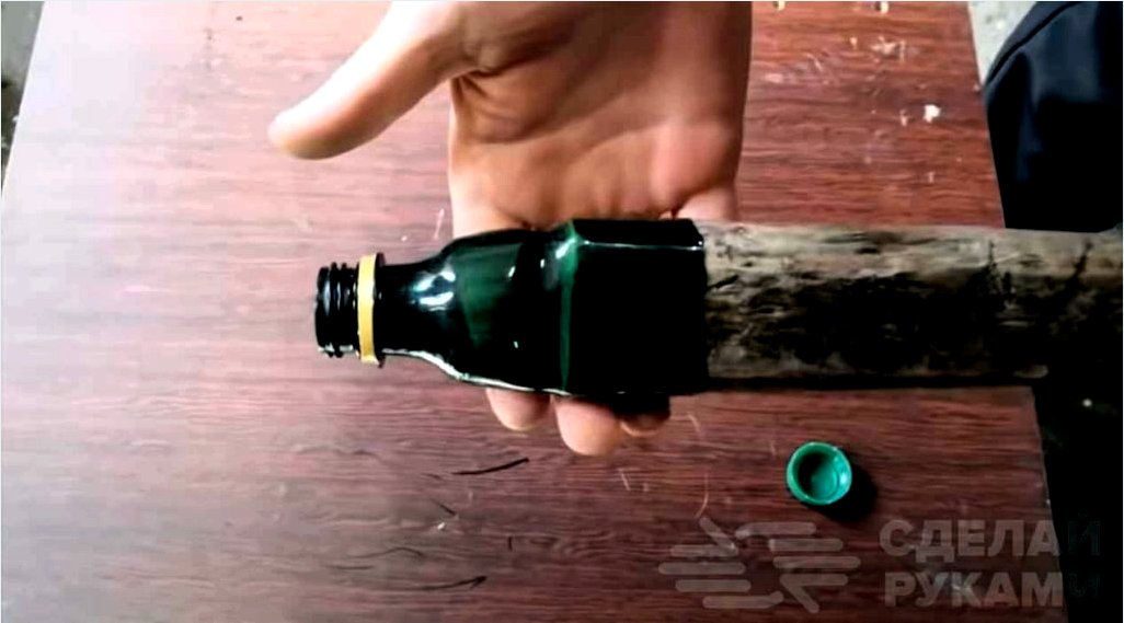 Hogyan készítsünk „zsebet” egy fogantyúra egy műanyag palack nyakából