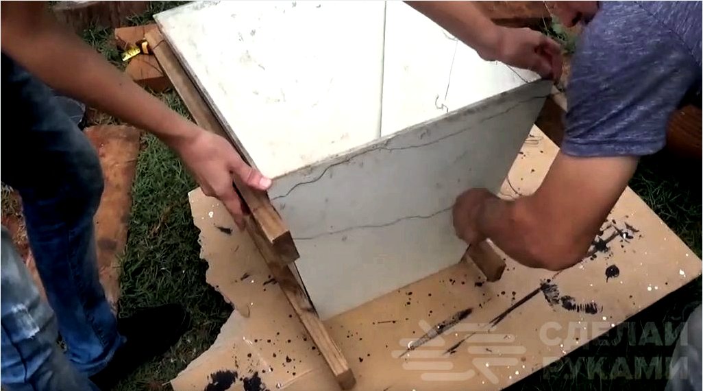 Hogyan készítsünk egy virágcserép cementből önteni?