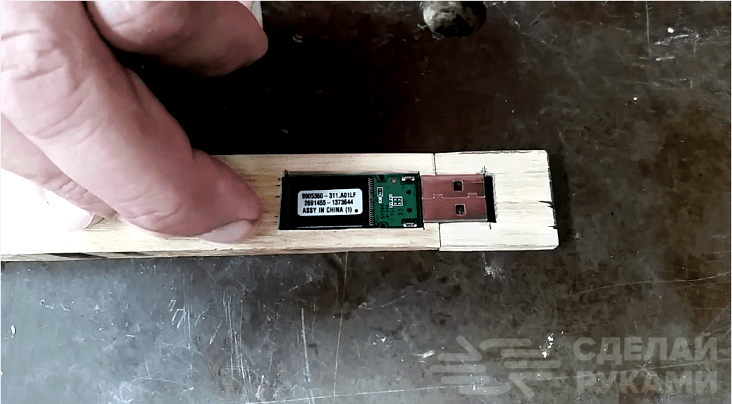 Hogyan készítsünk egy fából készült tokot egy USB-meghajtóra